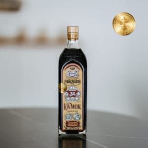 bouteille du kamok avec la médaille d'or