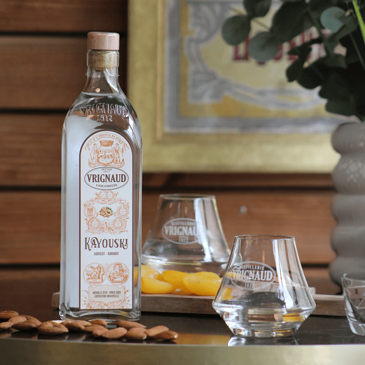 Mise en scène de la bouteille de Kayouski