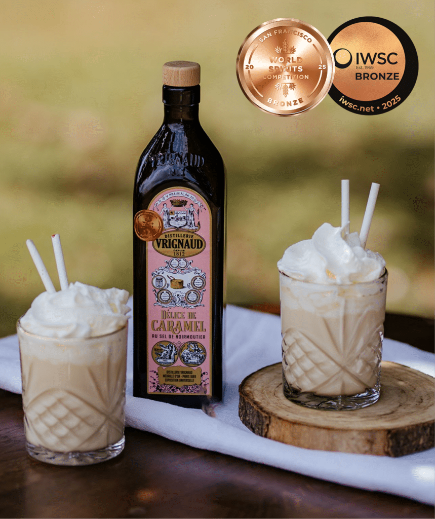 photo du délice de caramel avec la médaille de bronze de iwsc 2025 et la médaille de bronze du world spirits competition 2025